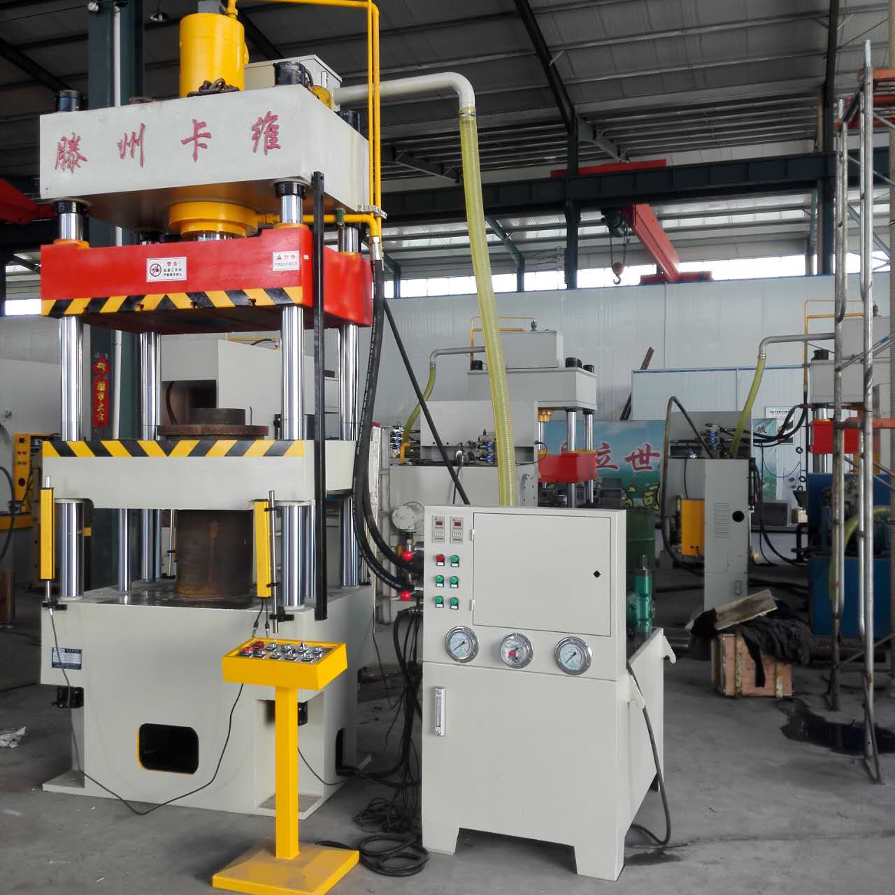 100T四梁四柱液壓機01.jpg